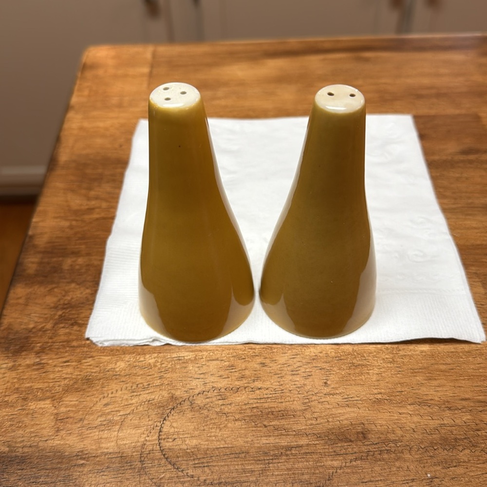 Royal USA star glow Mid century modern salt pepper shakers